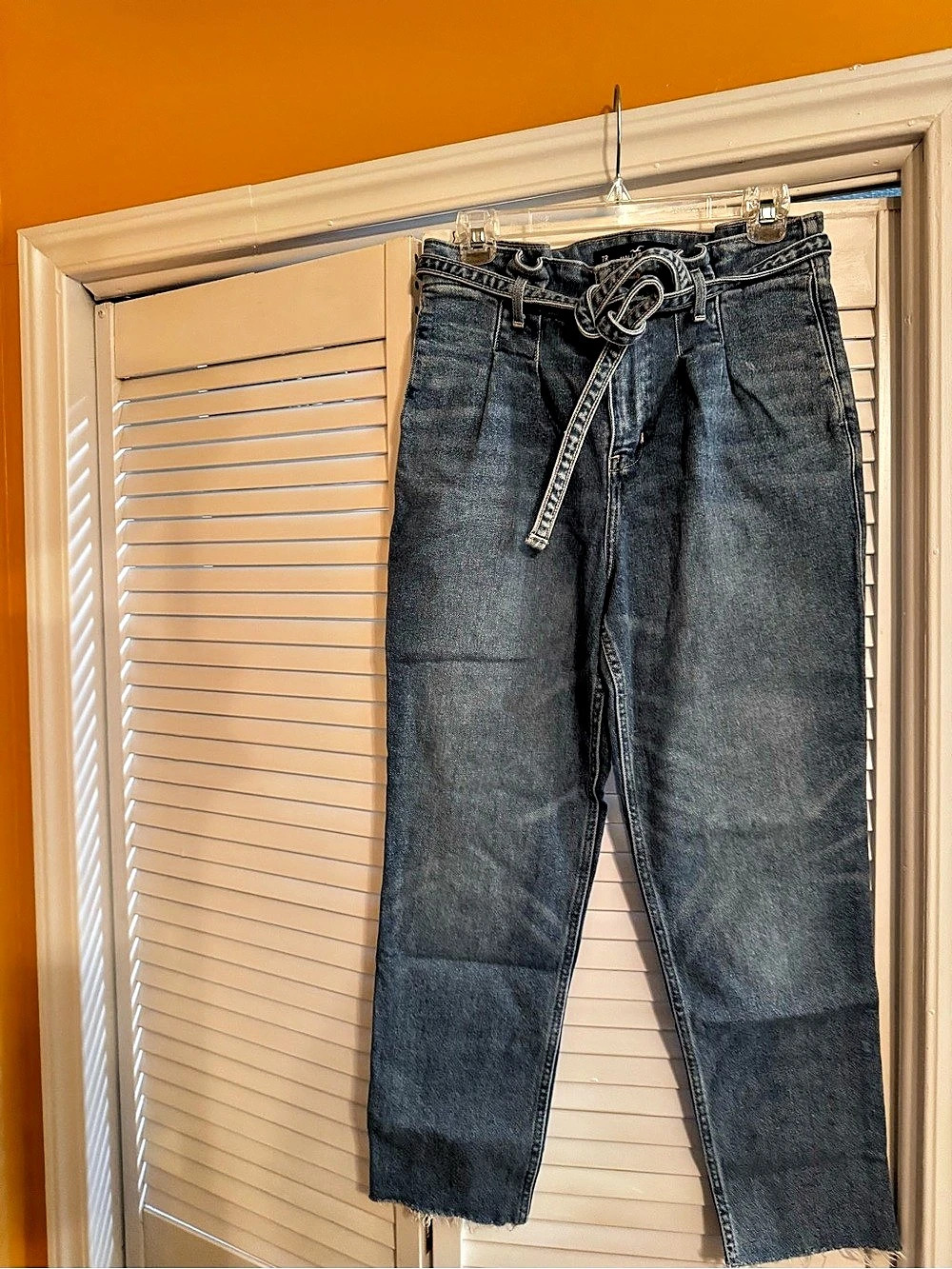 Hollister Curvy Ultra High-Rise Mom Jean Blue Waist 28